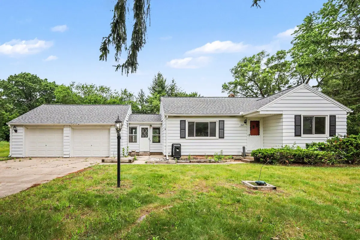 665 4 Mile Road Nw, Comstock Park, MI 49321 - #1