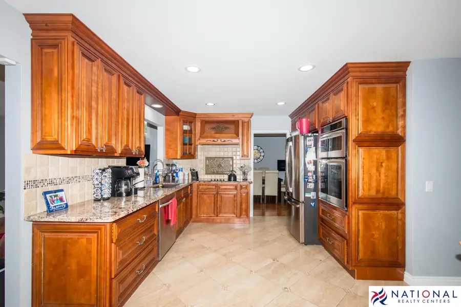 37709 Glengrove Drive, Farmington, MI 48331 - #3