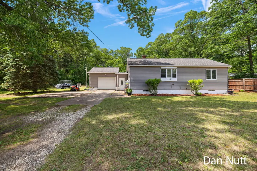 107 N Densmore Street, Muskegon, MI 49442 - #2