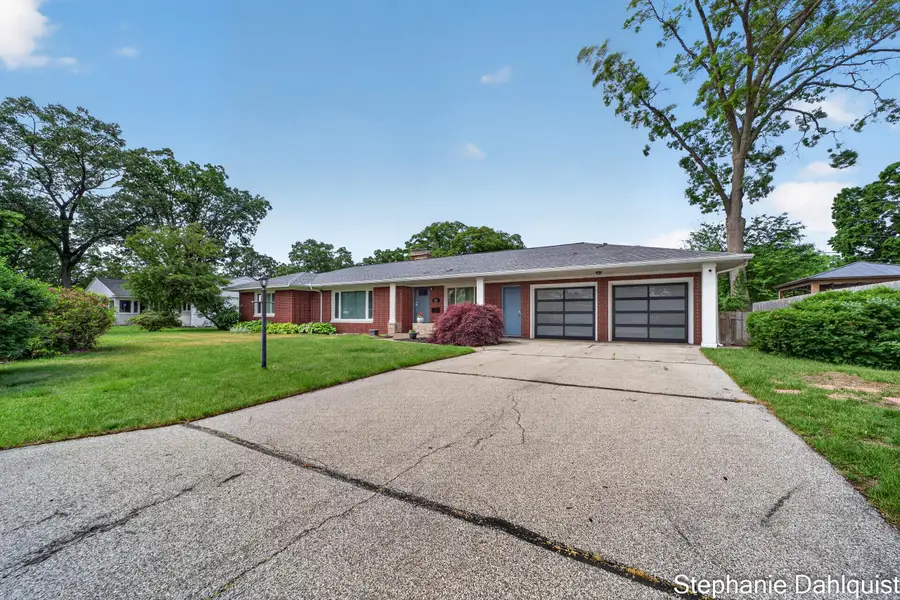 621 E Sunset Drive, North Muskegon, MI 49445 - #2