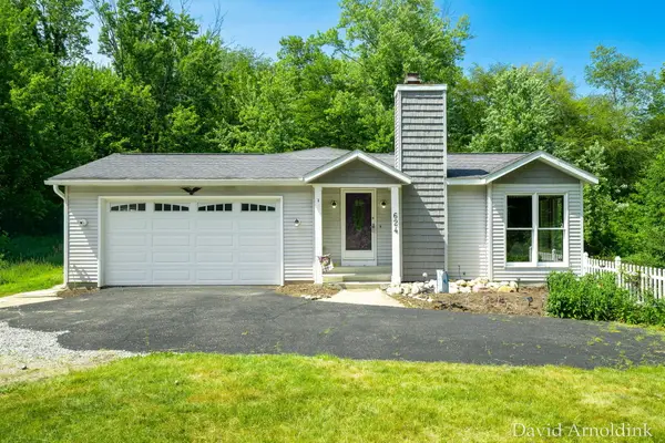 624 S 160th Avenue, Holland, MI 49423