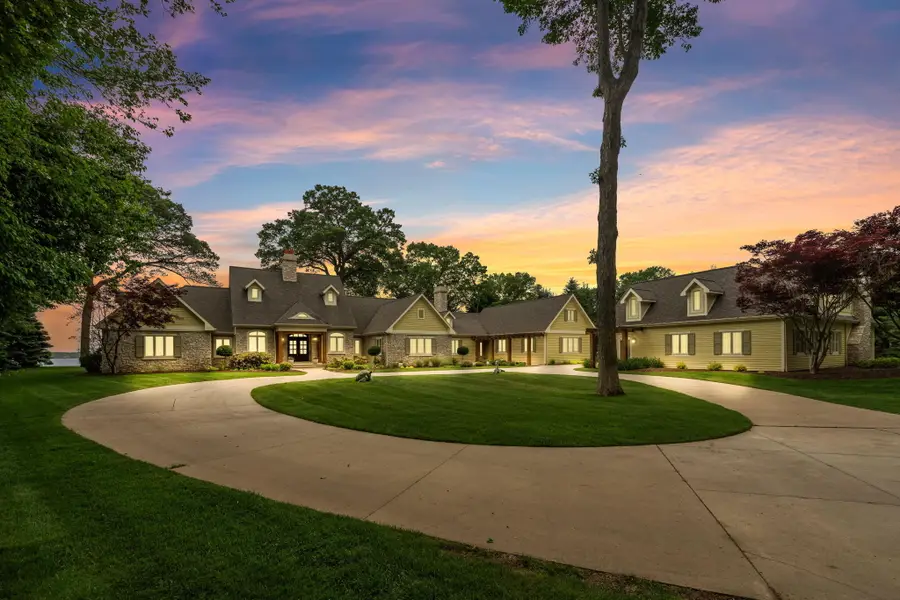 329 W Circle Drive, North Muskegon, MI 49445 - #3
