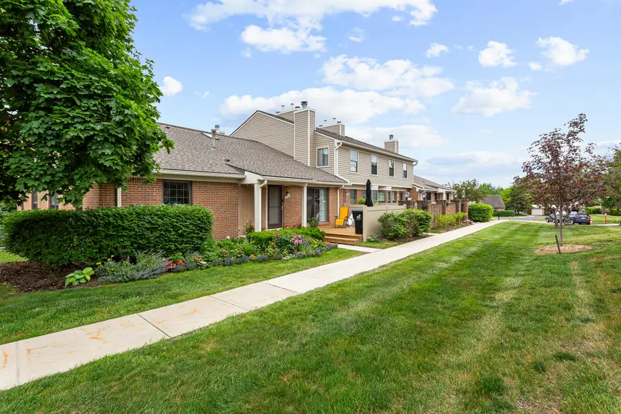 31008 Country Bluff, Farmington, MI 48331 - #3