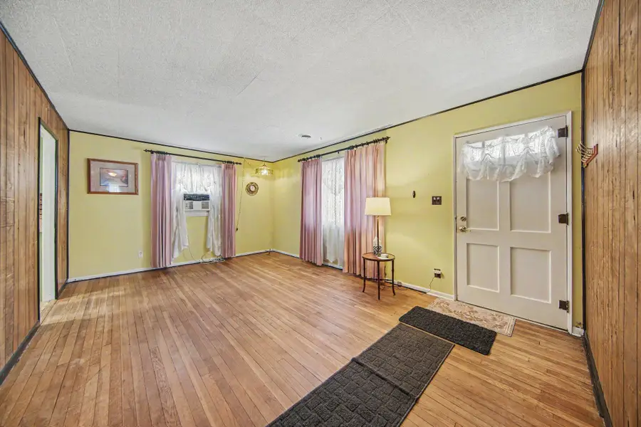 718 N Elm Avenue, Jackson, MI 49202 - #3