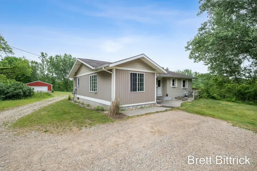 2810 20 Mile Road Nw, Kent City, MI 49330 - #2