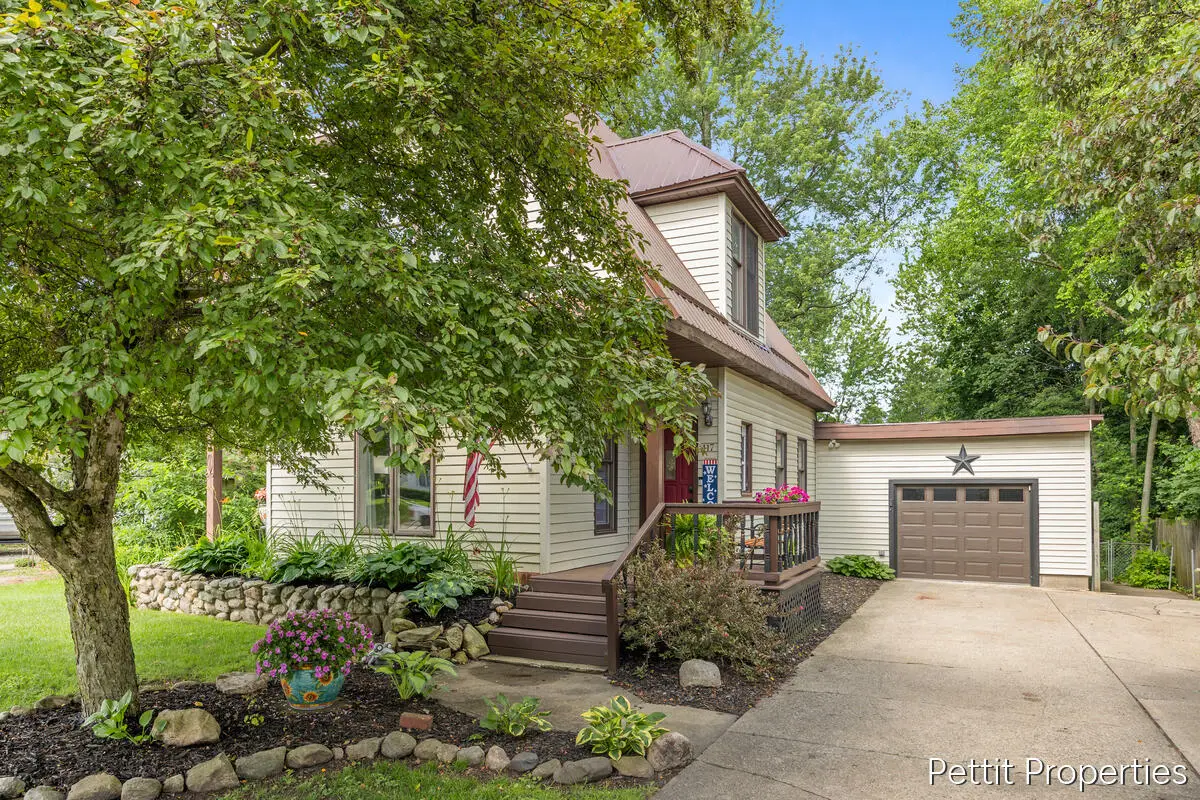 417 S Stewart Avenue, Fremont, MI 49412 - #1
