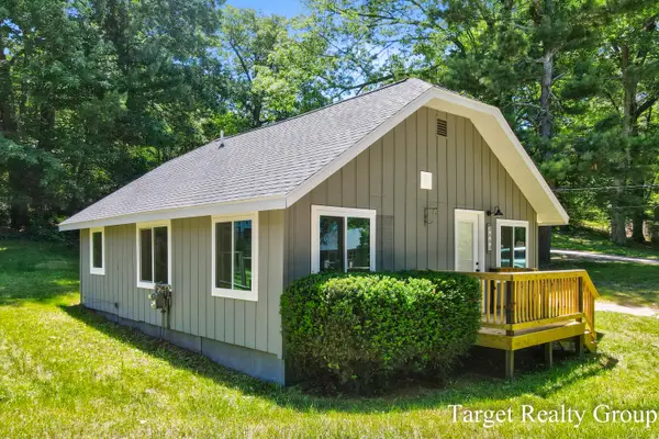 8660 Merry Drive Ne, Rockford, MI 49341