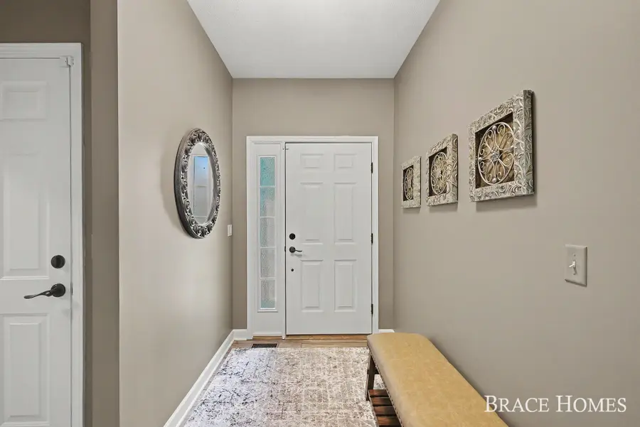 2902 Woodridge Circle Ne, Grand Rapids, MI 49525 - #3