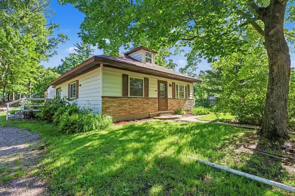 522 W Englewood Avenue, Twin Lake, MI 49457