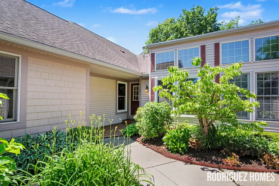 3393 English Hills Drive Nw, Grand Rapids, MI 49544 - #2