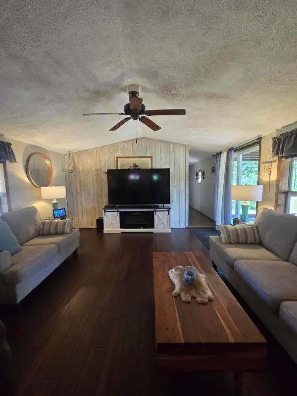 5221 N 17 Road, Mesick, MI 49668