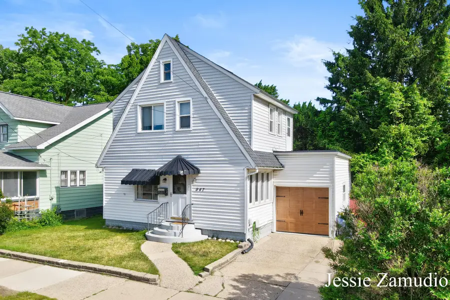 947 Lyon Street Ne, Grand Rapids, MI 49503 - #2