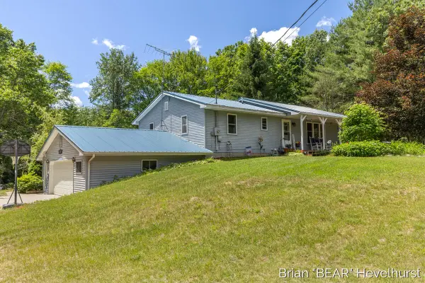 18249 8 Mile Road, Stanwood, MI 49346