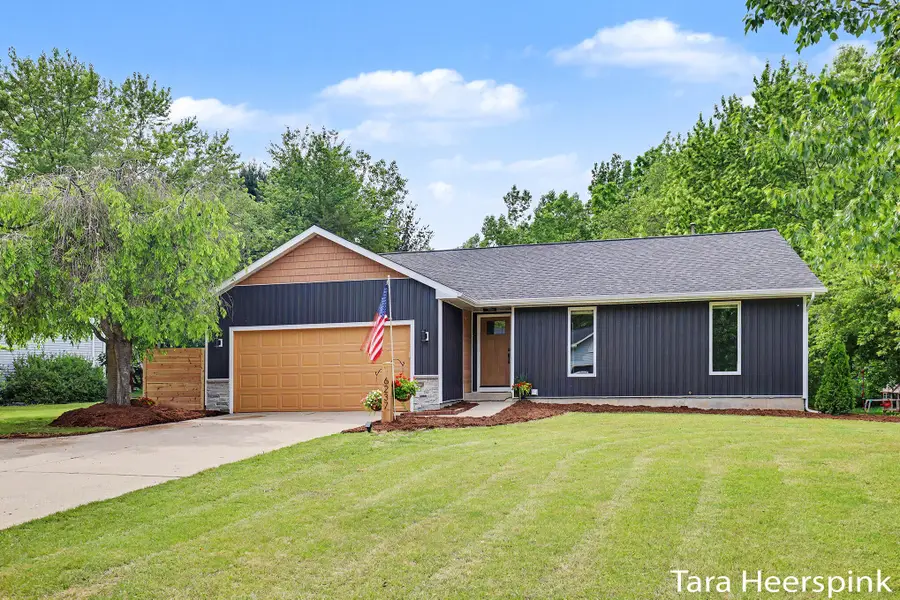 6237 Arroyo Vista Drive Ne, Rockford, MI 49341 - #2