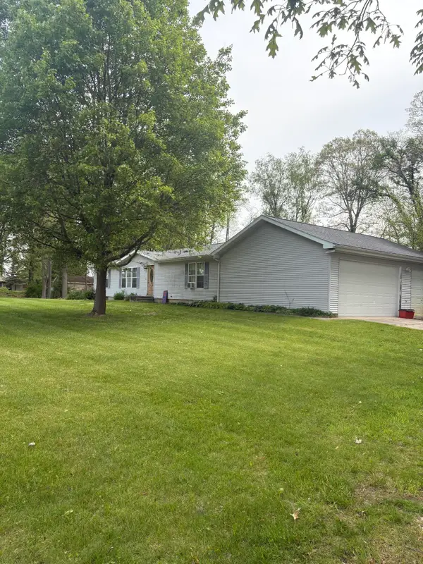 68097 Suzanne Drive, Edwardsburg, MI 49112
