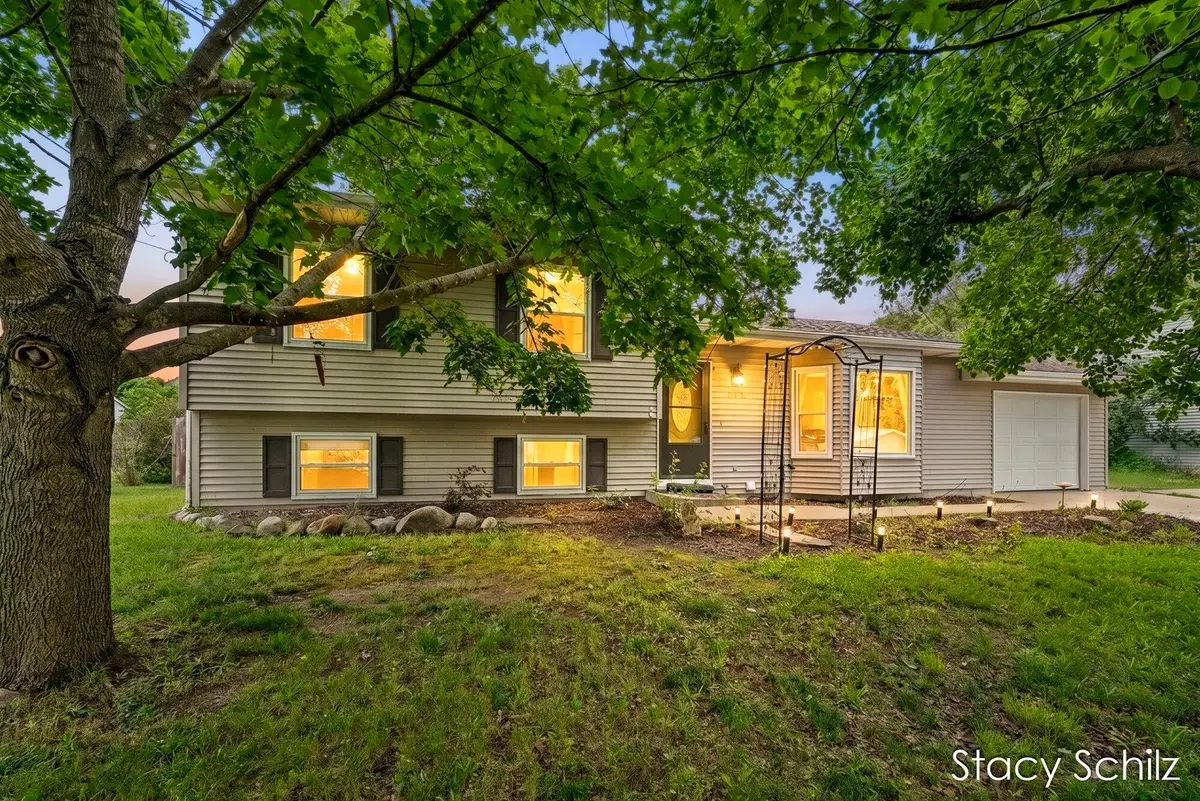 715 E Lincoln Street, Hastings, MI 49058 - #1