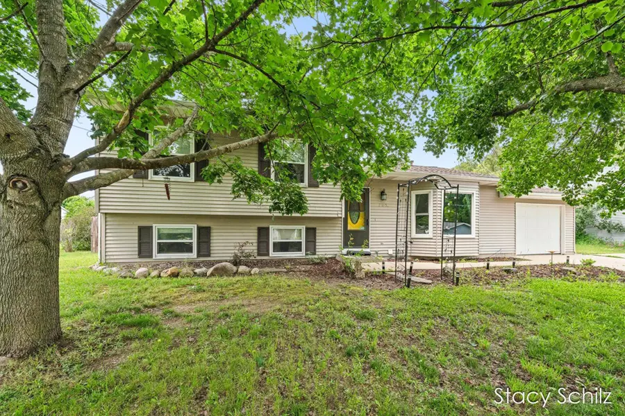 715 E Lincoln Street, Hastings, MI 49058 - #2