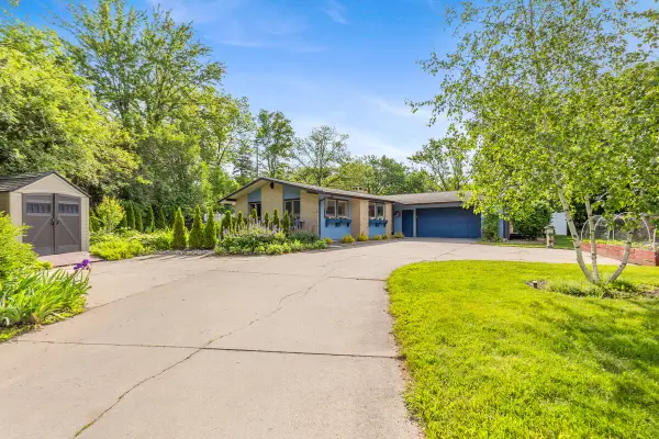 38 E Beltline Avenue Se, Grand Rapids, MI 49506