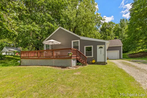 13086 Grand River Drive Se, Lowell, MI 49331