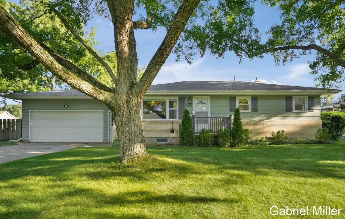 1600 Barbara Ann Drive, Stevensville, MI 49127 - #1