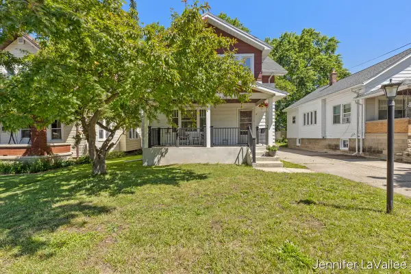 17 Burr Oak Street Ne, Grand Rapids, MI 49505