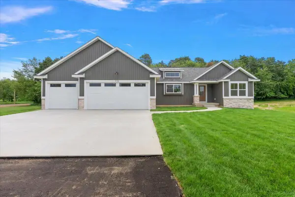 9764 56th Avenue, Allendale, MI 49401