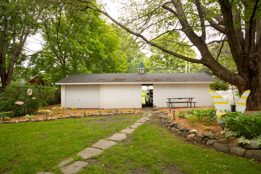 112 E Maple Street, Vicksburg, MI 49097 - #3