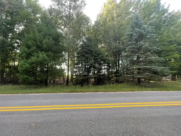 W Fox Farm Road, Manistee, MI 49660