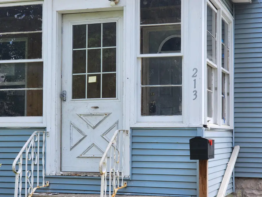 213 E High Street, Jackson, MI 49203 - #2