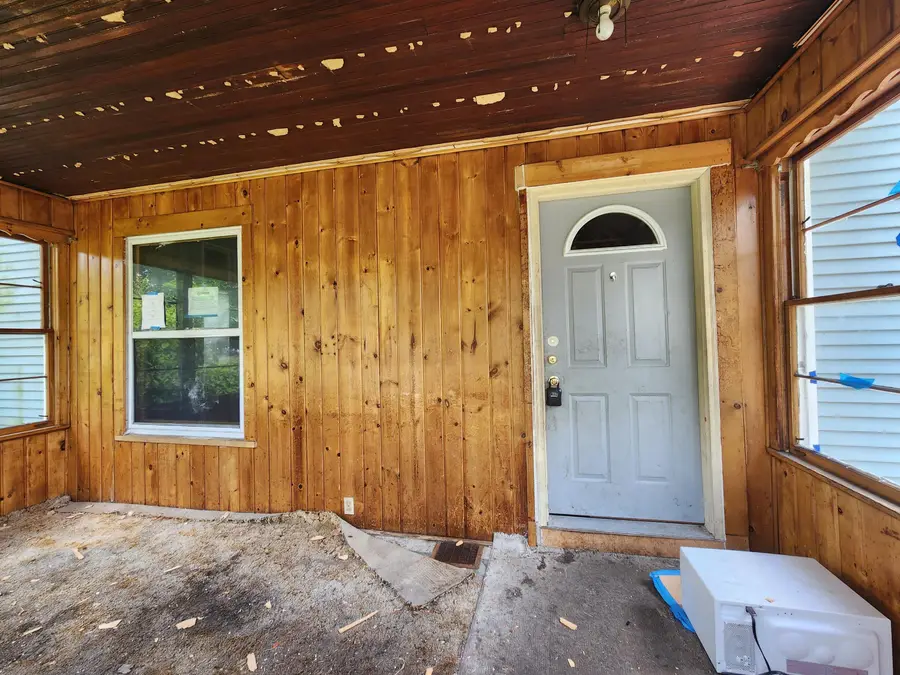213 E High Street, Jackson, MI 49203 - #3