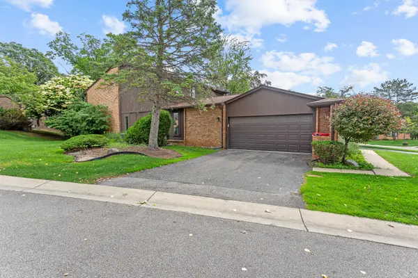 2260 Bordeaux Street, West Bloomfield, MI 48323