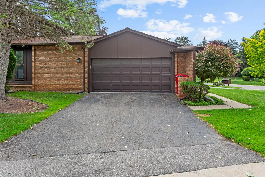 2260 Bordeaux Street, West Bloomfield, MI 48323 - #2