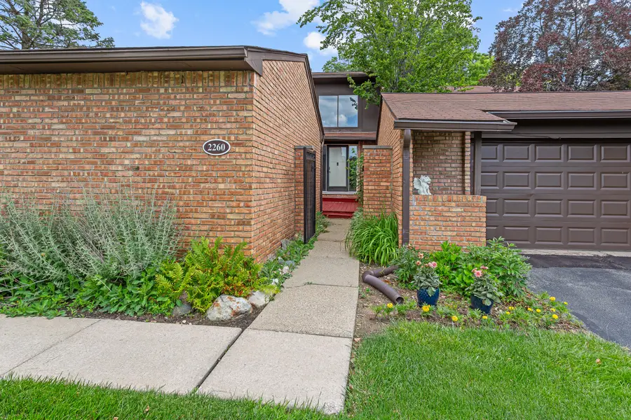 2260 Bordeaux Street, West Bloomfield, MI 48323 - #3