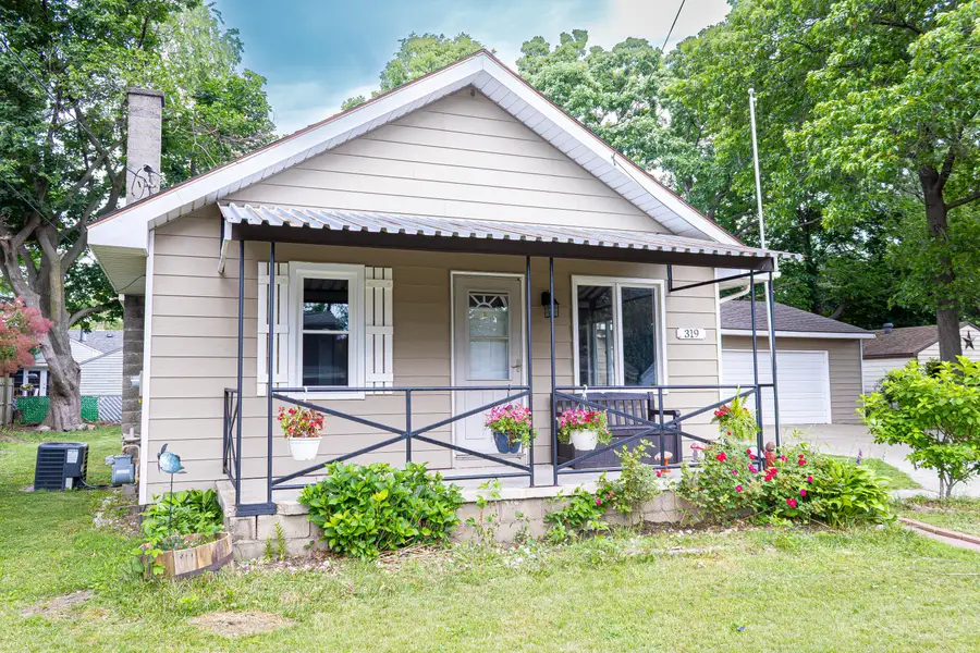319 Holly Street Sw, Wyoming, MI 49548 - #2