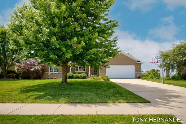 6099 Sheldonoak Drive, Hudsonville, MI 49426