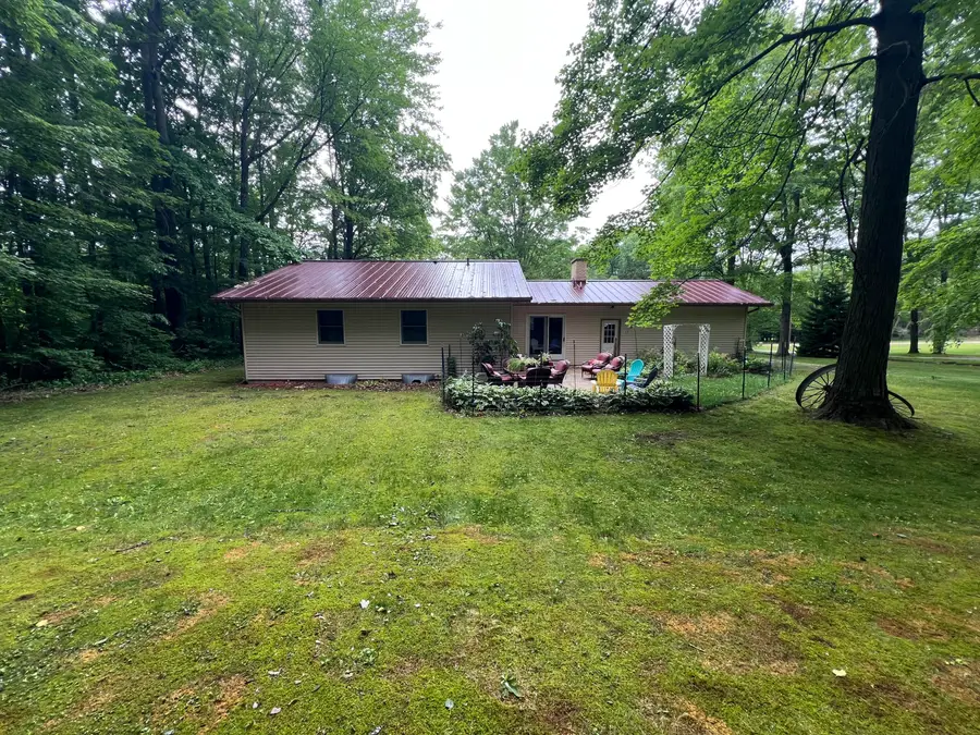 250 E 88th Street, Newaygo, MI 49337 - #2