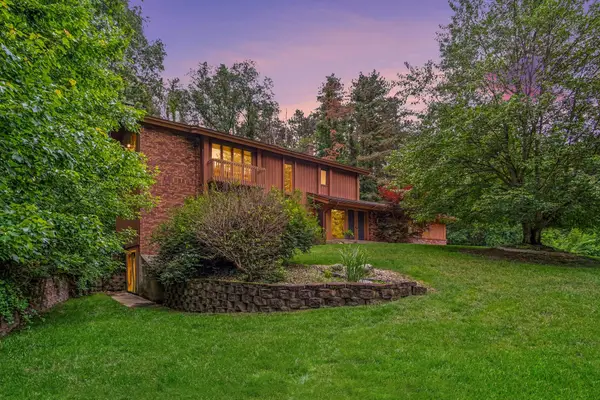 540 Roundtree Drive Ne, Ada, MI 49301