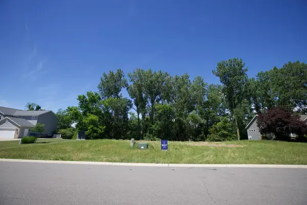 349 Creekside Drive, Coopersville, MI 49404