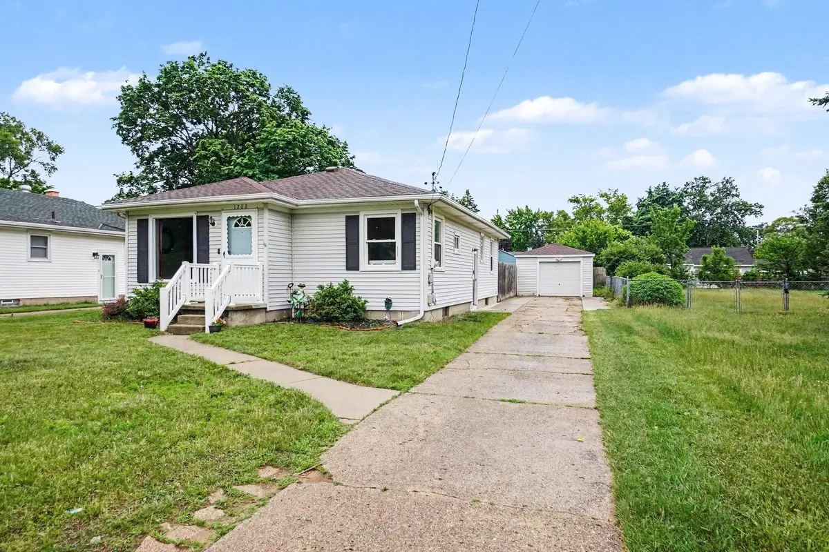 1262 NE Beechwood Street Ne, Grand Rapids, MI 49505 - #1