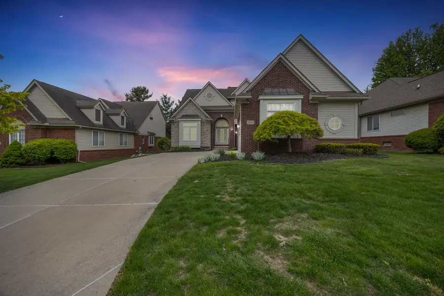 22273 Abington Drive, Farmington Hills, MI 48335 - #2
