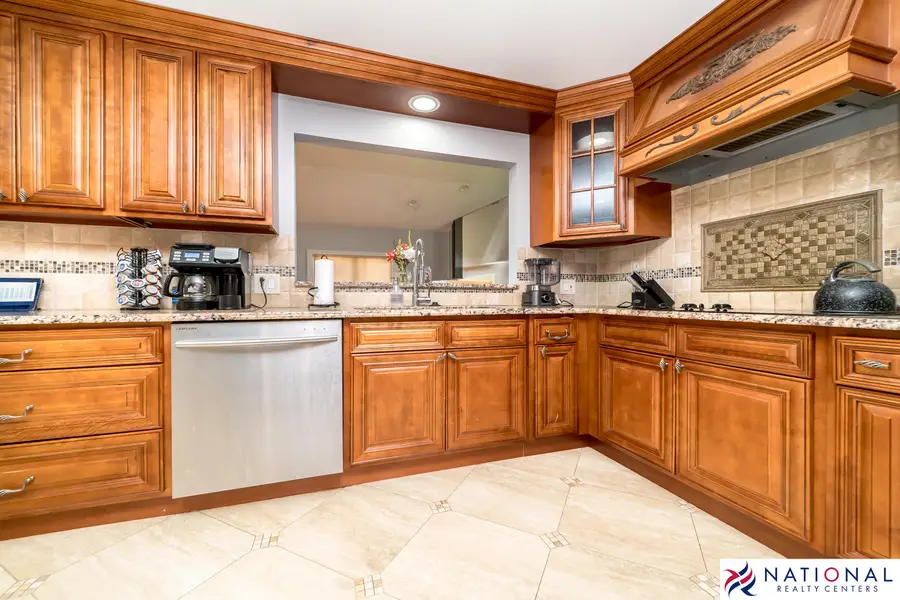 37709 Glengrove Drive, Farmington, MI 48331 - #3