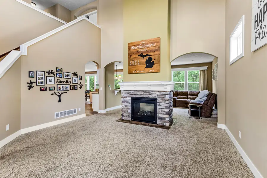 2852 N Saddle Ridge Court Ne, Rockford, MI 49341 - #3