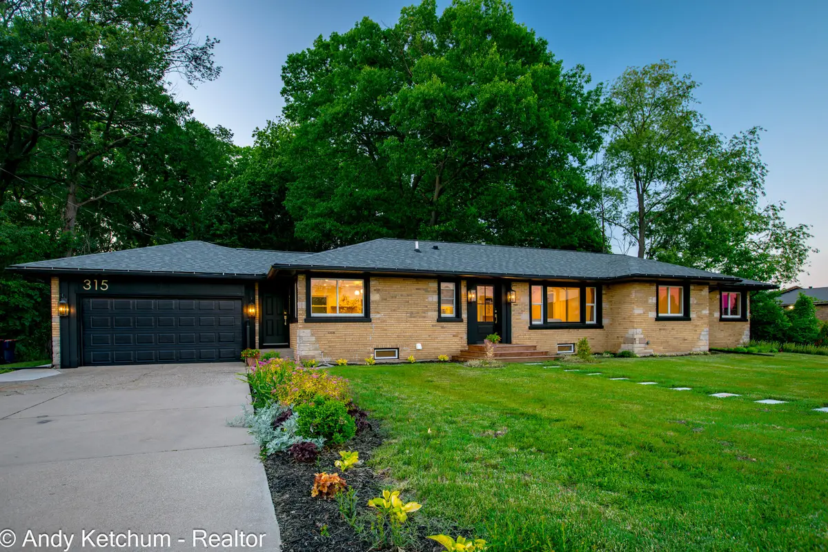 315 W 40th Street, Holland, MI 49423 - #1