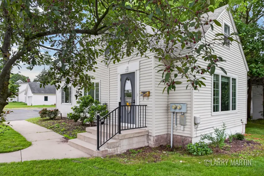 224 S Weaver Avenue, Fremont, MI 49412 - #2