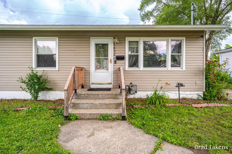 1852 Collingwood Avenue Sw, Wyoming, MI 49519 - #3