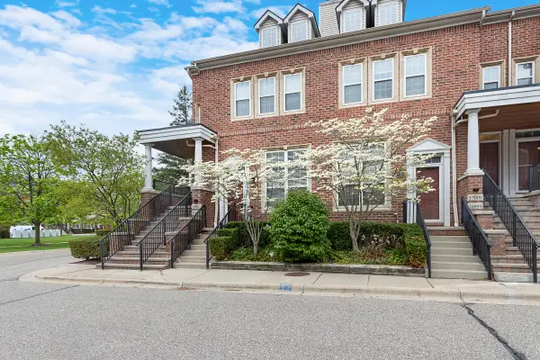 16992 Farmington Road #104, Livonia, MI 48154
