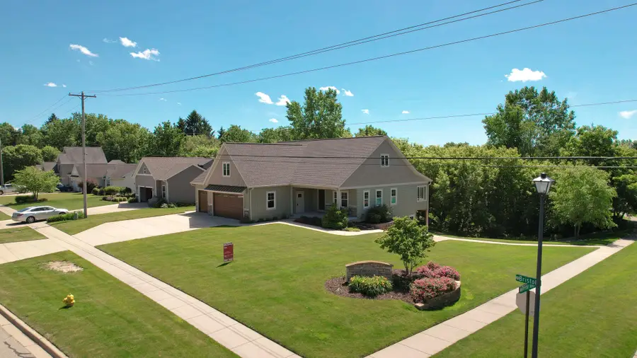 2961 Bristol Avenue Nw, Walker, MI 49544 - #2
