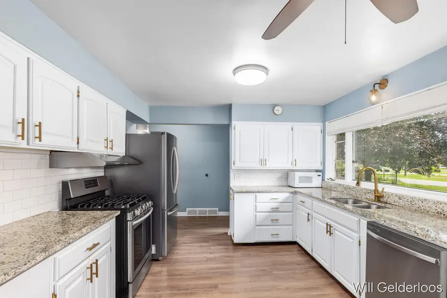 1938 Woodlawn Avenue Se, Grand Rapids, MI 49506 - #3