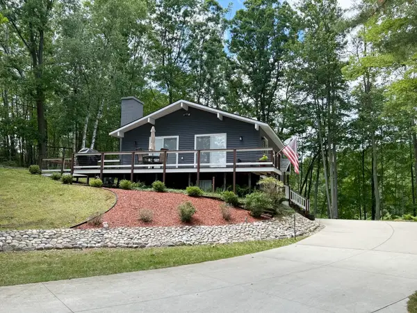 11310 E Royal Road, Canadian Lakes, MI 49346