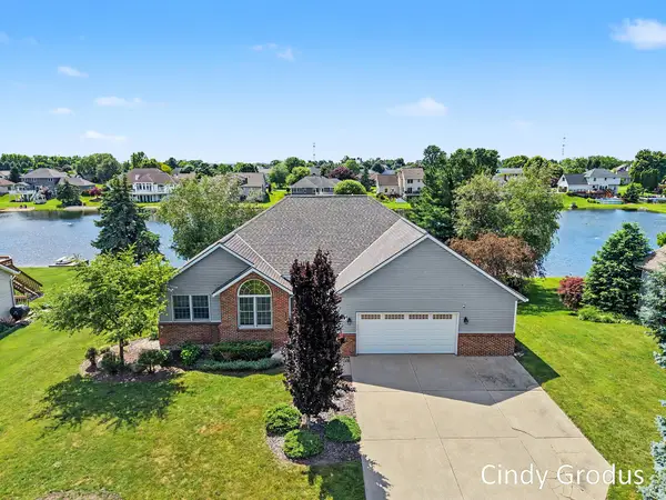 975 Bluff Lake Drive, Zeeland, MI 49464